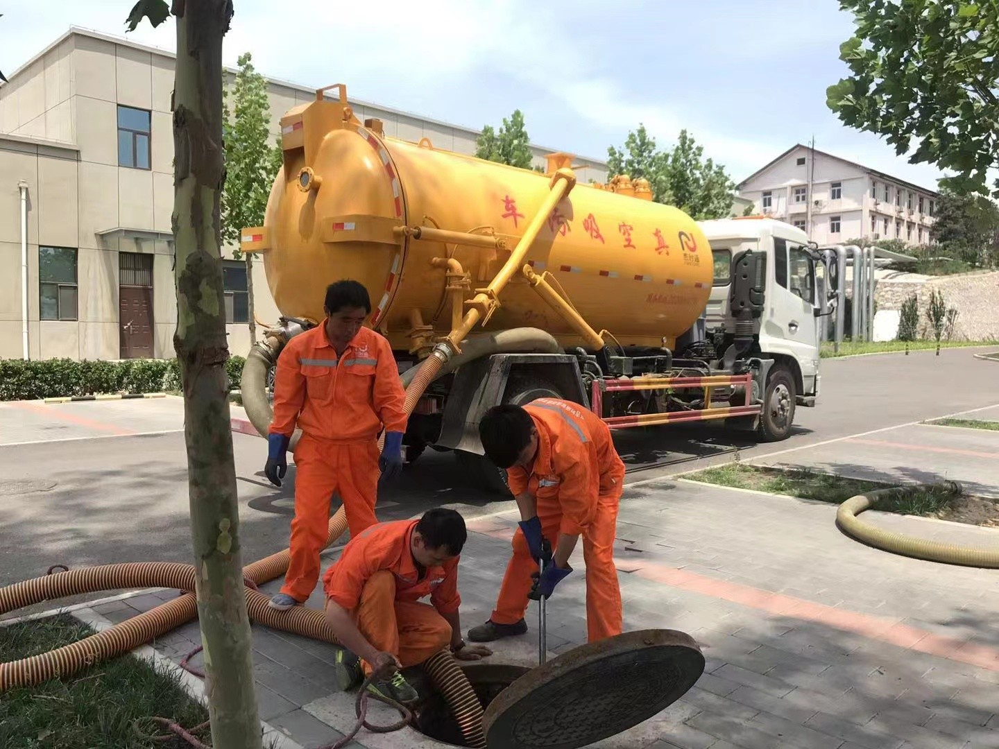 宝丰化粪池清理与5-8吨吸粪车施工效率分析